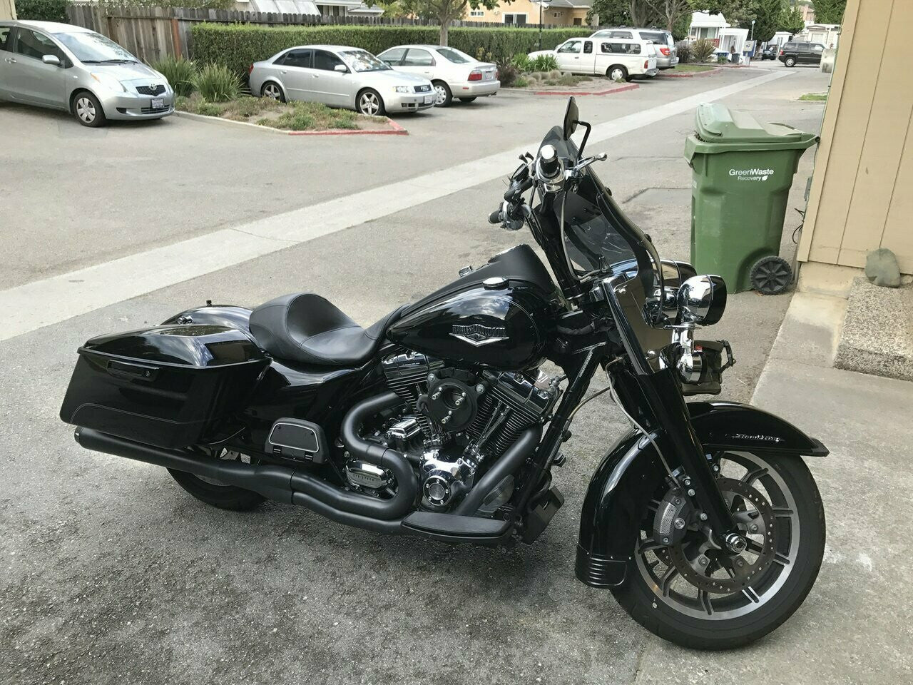 KRAUS MOTO T-Rex 2-1/2 in. Pull Back Plate - Black Anodized - Softail '18-'25