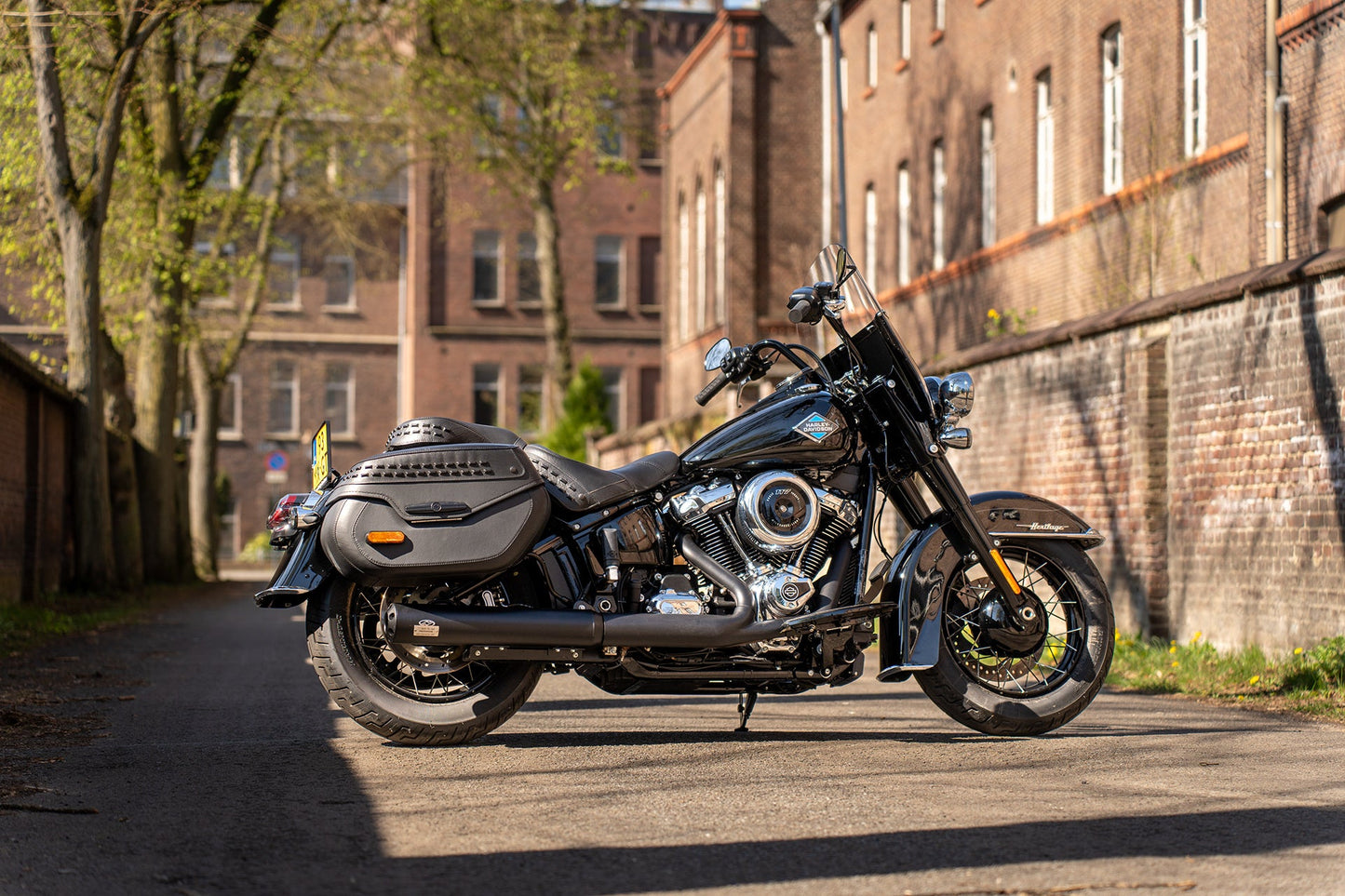 Dr. Jekill & Mr. Hyde® 2-1 Slip-On Exhaust for Harley-Davidson Softail (2025+)