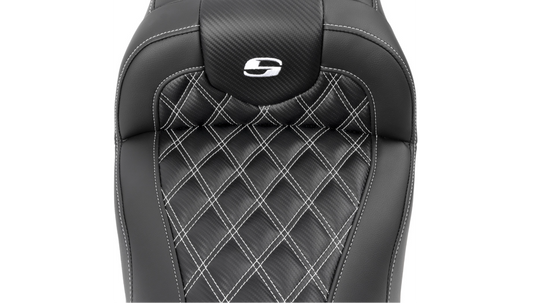 SADDLEMEN RoadSofa™ Seat - without Backrest - Carbon Fiber - Lattice Stitch - White Stitch - Touring '23.5-'25