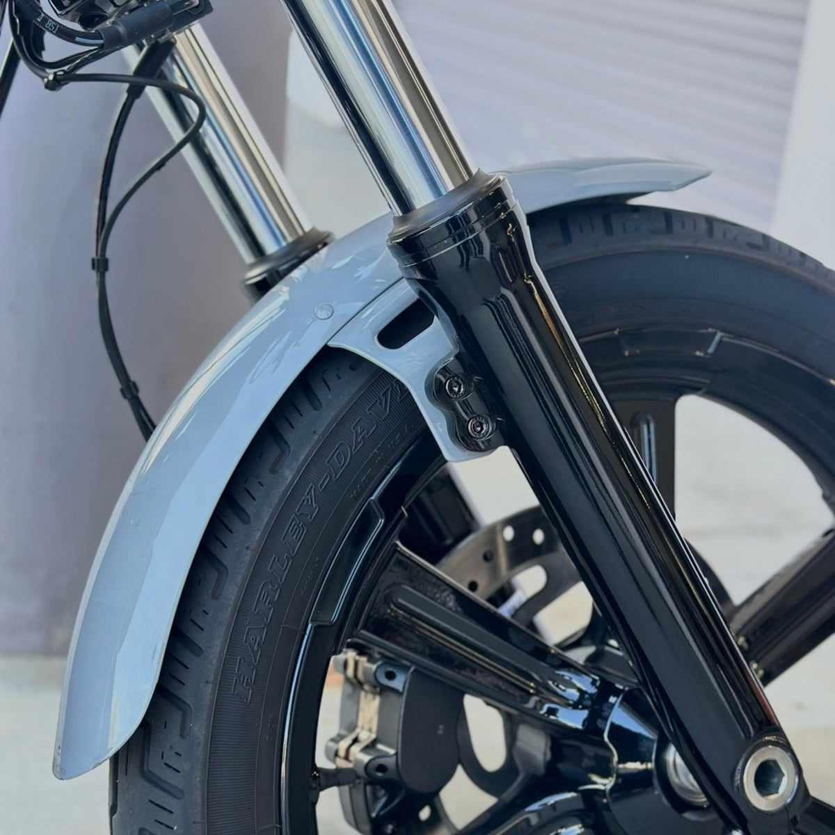Dyna & M8 Street Bob Front fender Bolt Kit