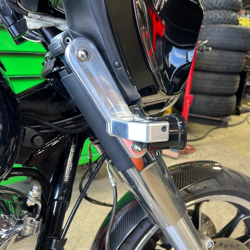 A10 Moto 14-23 Street Glide/Road King Billet Front Turn Signal Kit