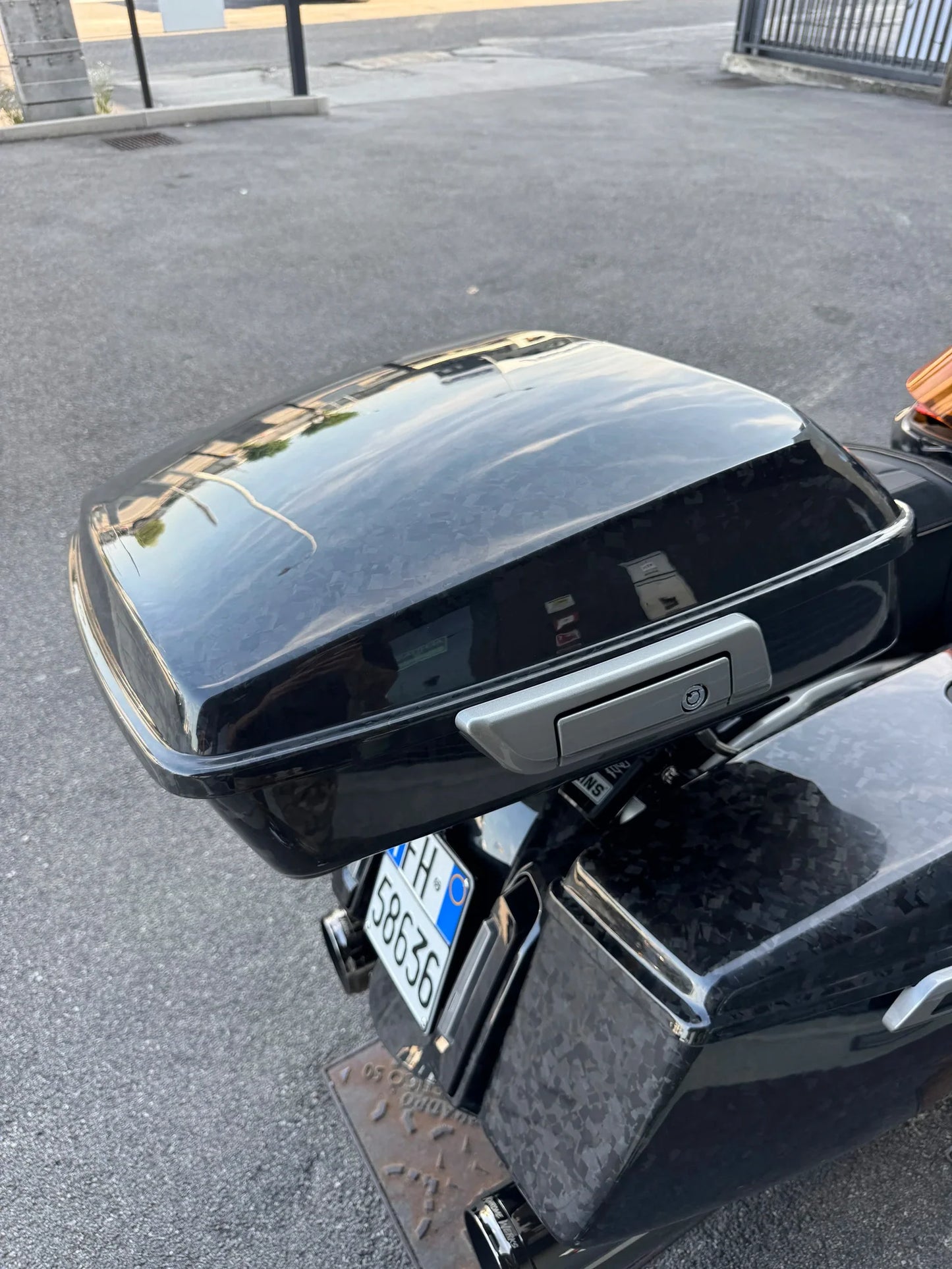 Carbon Visionary Carbon Fiber Chopped Tour Pack