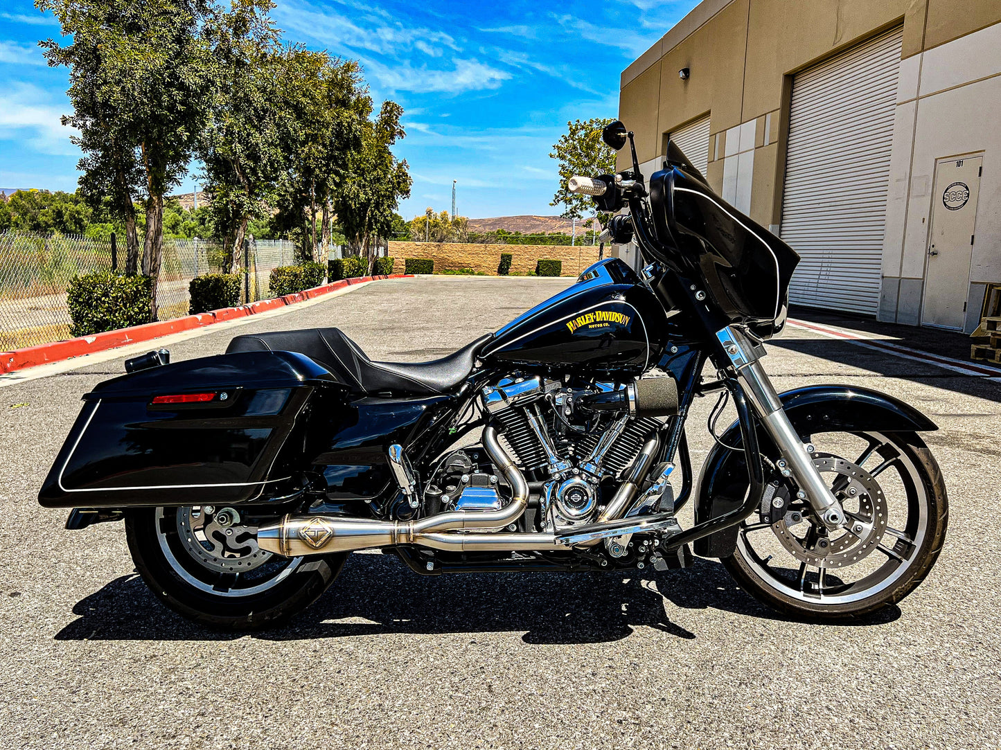 2017-2026 M8 BAGGER - LANESPLITTER