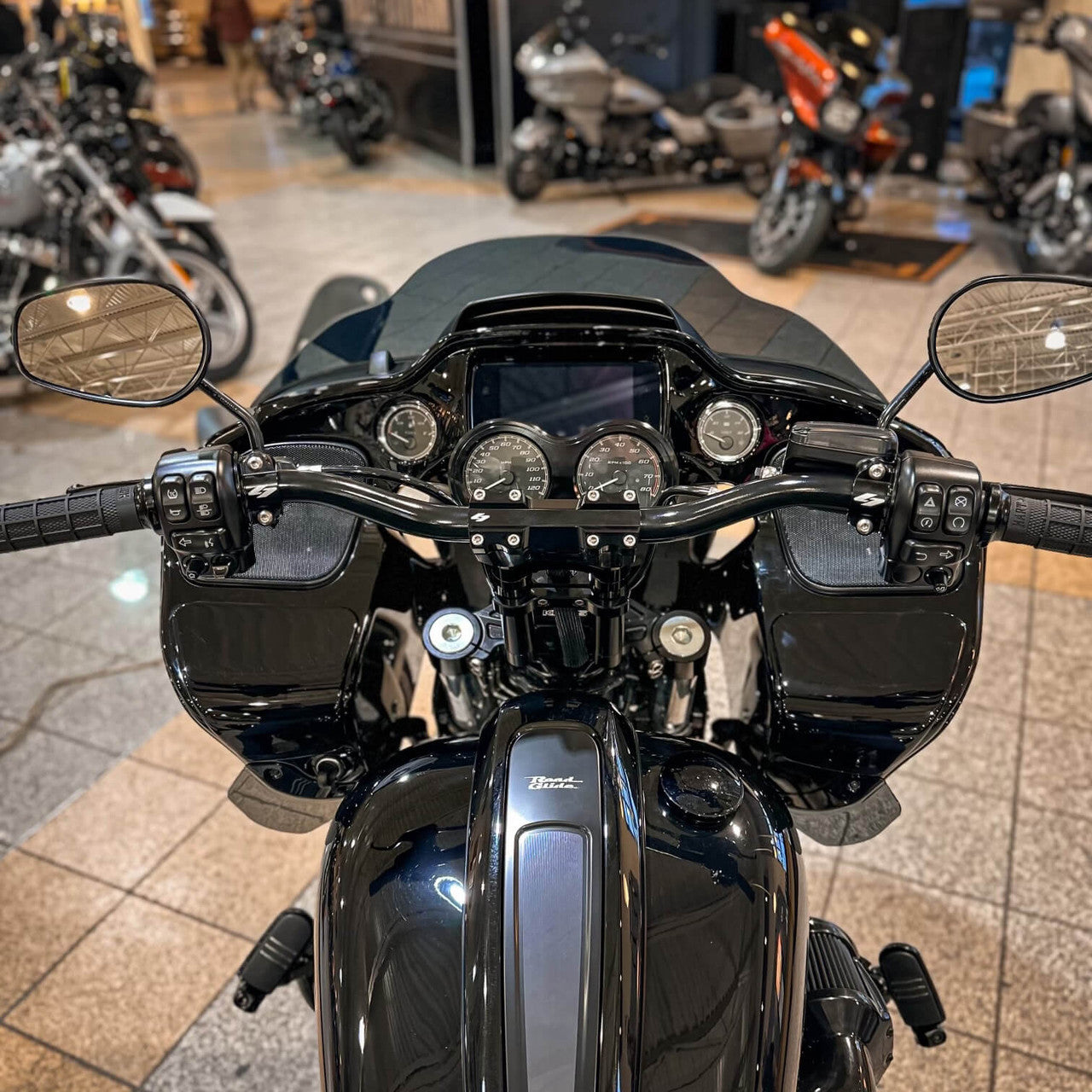 KRAUS MOTO Wolf One 10" Pro T-Bar Kit - LUX Gauge Face for 2015-2023 Harley Road Glide