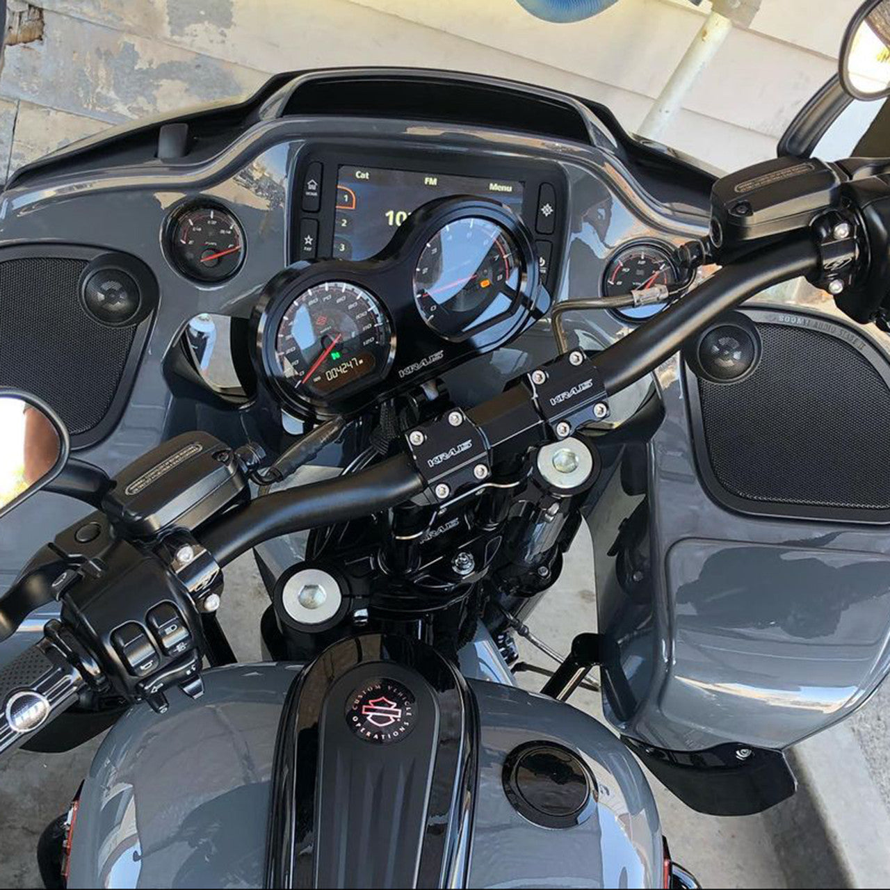 KRAUS MOTO Wolf One 10" Pro T-Bar Kit - LUX Gauge Face for 2015-2023 Harley Road Glide