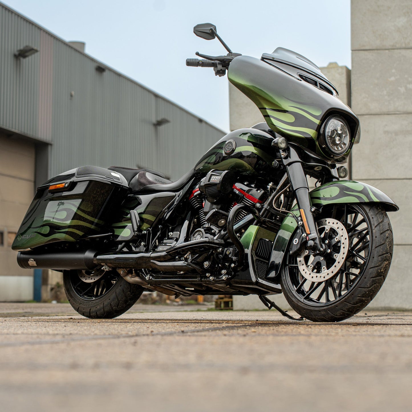 Dr. Jekill & Mr. Hyde® 2-2 Slip-On Mufflers for Harley-Davidson Touring (2017+)