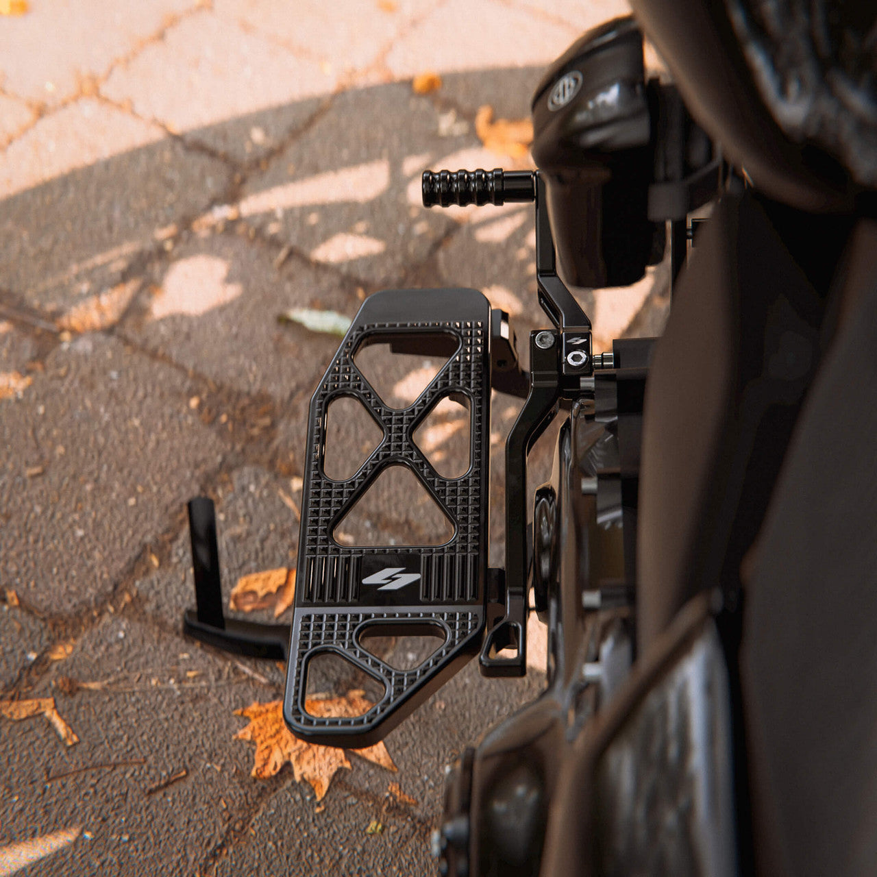 KRAUS MOTO Max Lean Foot Controls - Black Anodized - Touring '17-'25