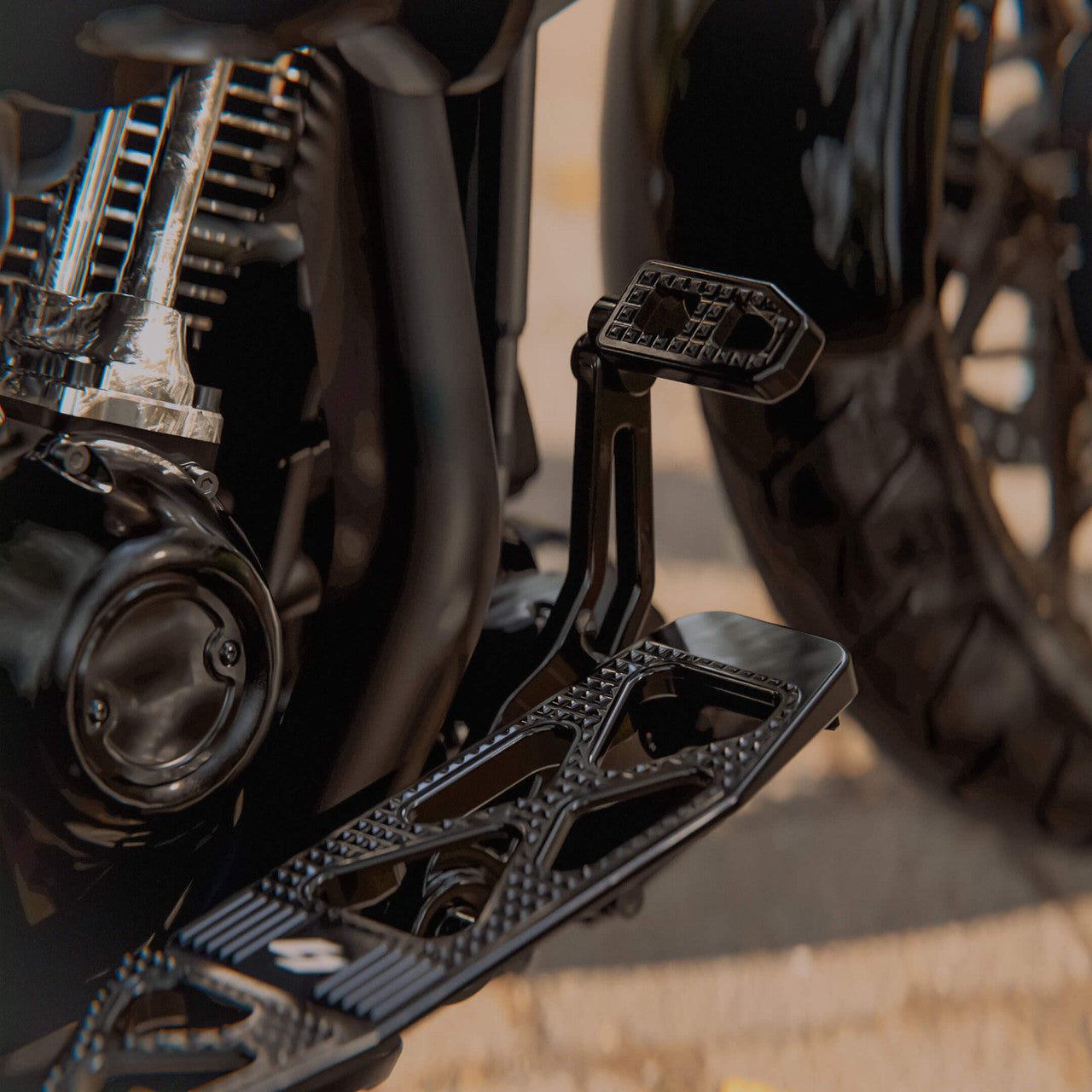 KRAUS MOTO Max Lean Foot Controls - Black Anodized - Touring '17-'25