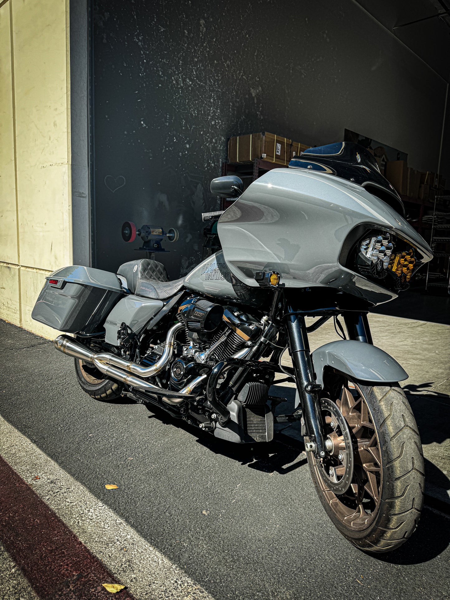 2017-2026 M8 BAGGER - MID LENGTH “ELSINORE”
