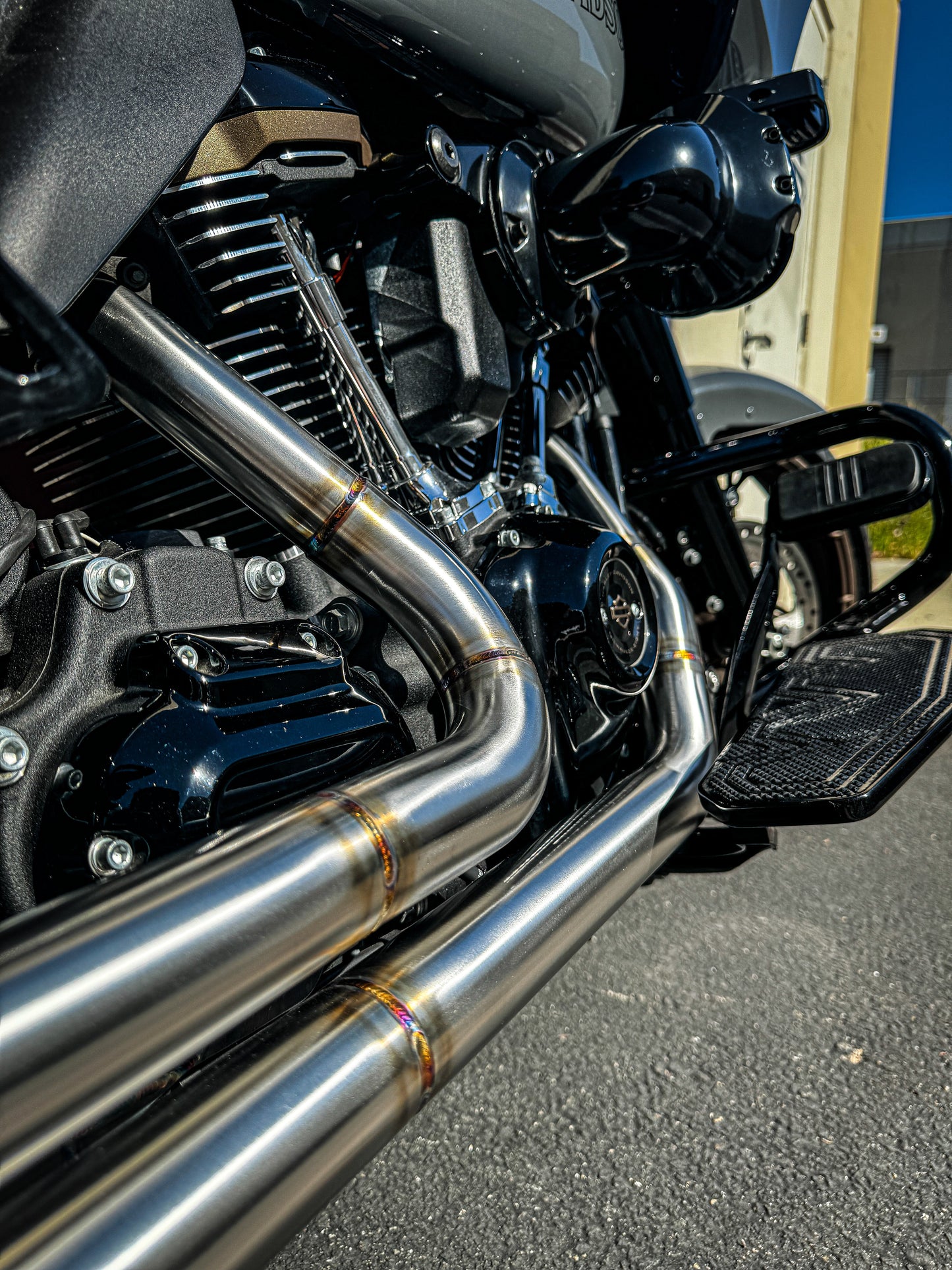 2017-2026 M8 BAGGER - MID LENGTH “ELSINORE”