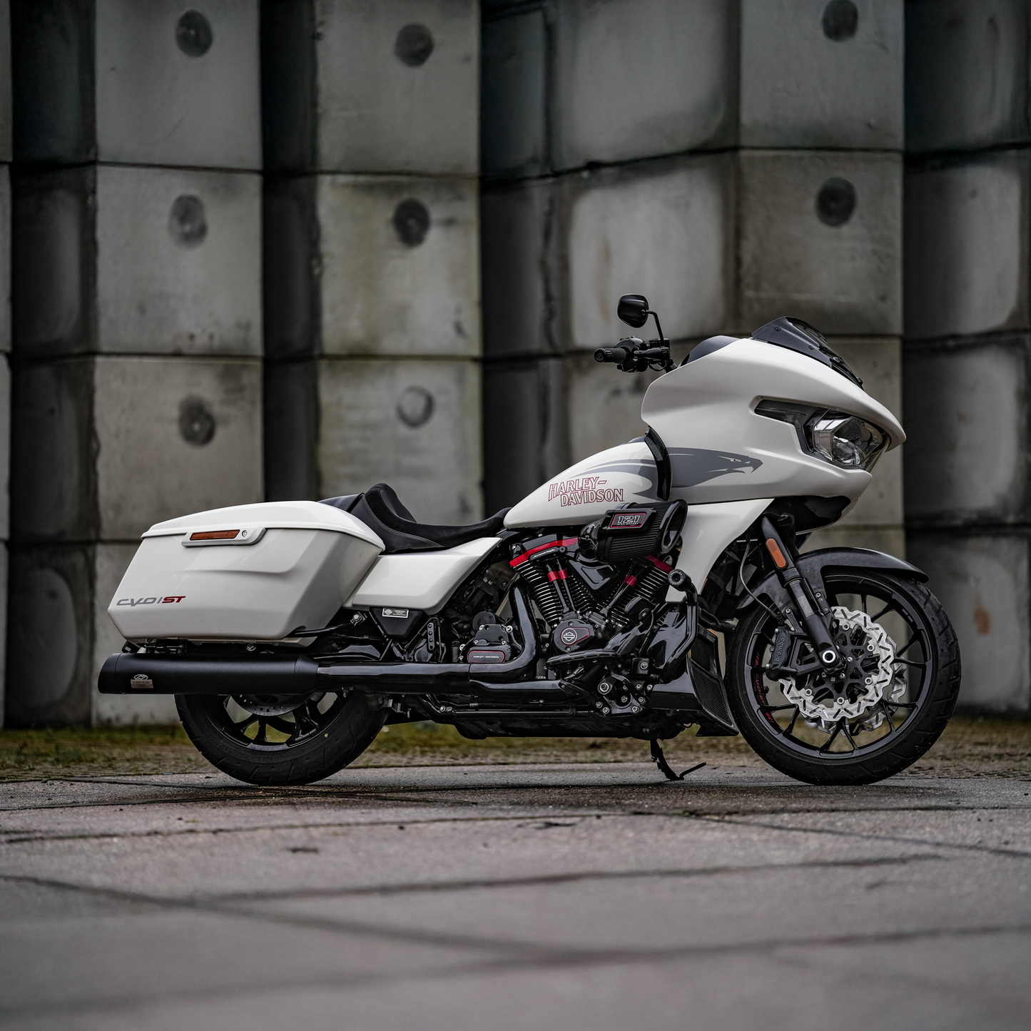 Dr. Jekill & Mr. Hyde® 2-2 Slip-On Mufflers for Harley-Davidson Touring (2017+)