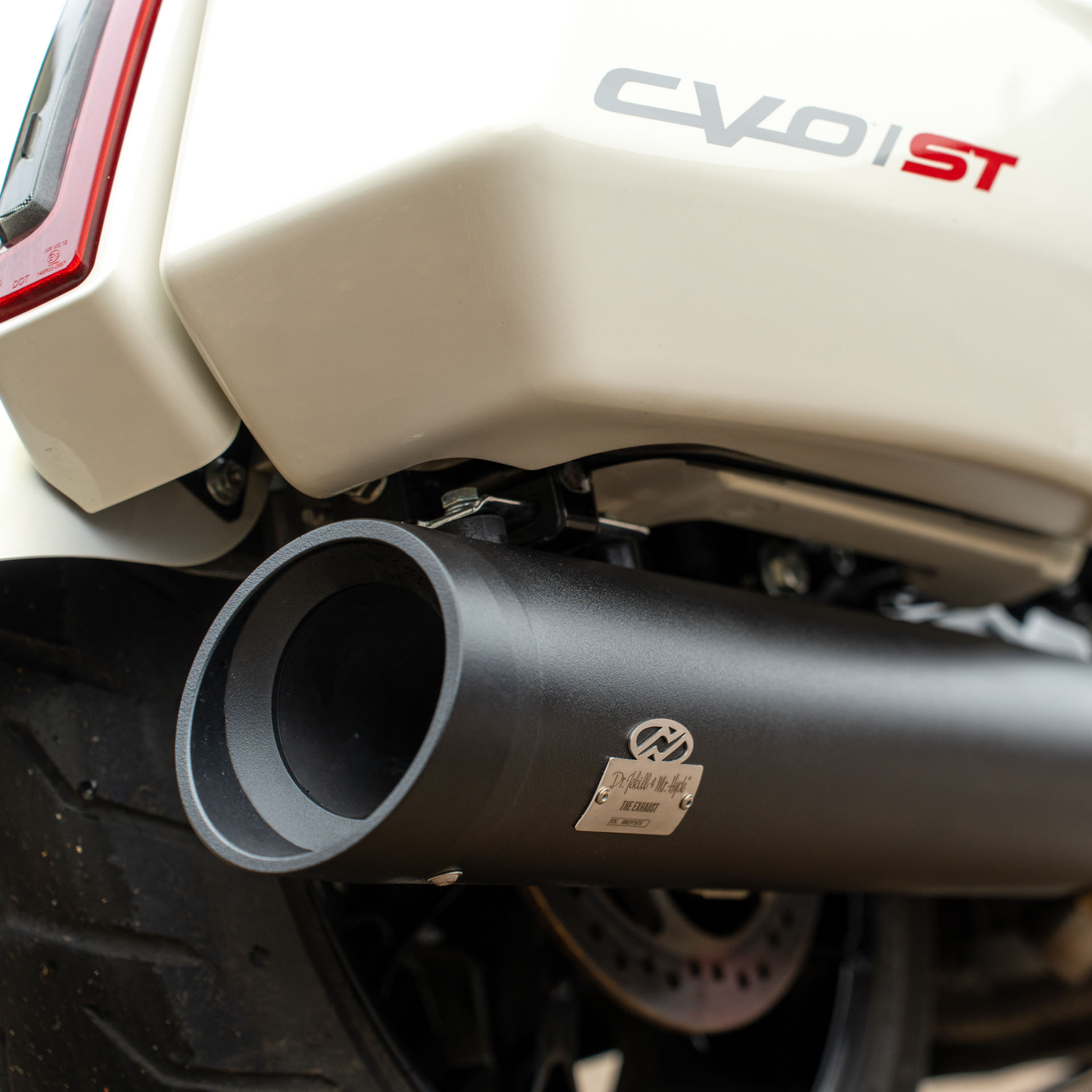 Dr. Jekill & Mr. Hyde® 2-2 Slip-On Mufflers for Harley-Davidson Touring (2017+)